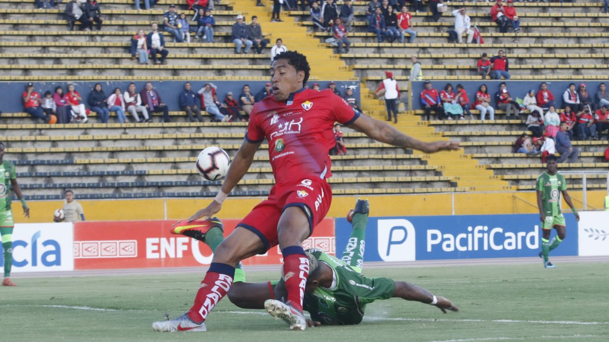Los graderíos del estadio Atahualpa lucen vacíos y el equipo espera que vayan sus hinchas a apoyar.