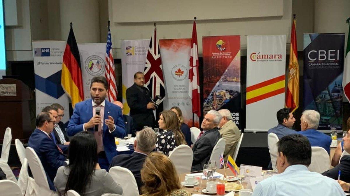 El ministro de Producción se reunió ayer con miembros de las cámaras binacionales de Guayaquil.