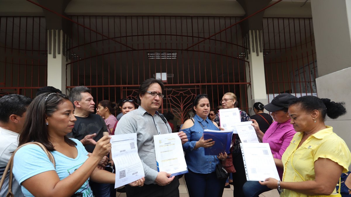 Los padres de familia rechazaron la reprogramación de la prueba que fue receptada el martes 18 de febrero.