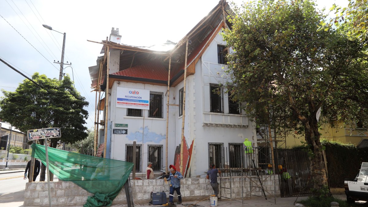 CASA PATRIMONIAL UBICADA EN LA 6 DE DICIEMBRE Y JUAN RODRIGUEZ .