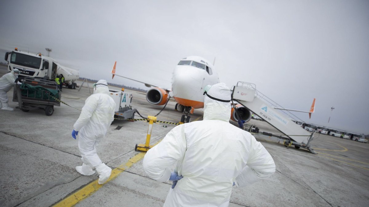 Alrededor de 70 personas, entre esas ciudadanos ecuatorianos, llegó este jueves desde China a Ucrania.