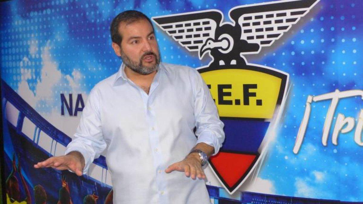 El directivo Carlos Manzur se quedará en la Ecuafútbol, según el organismo.