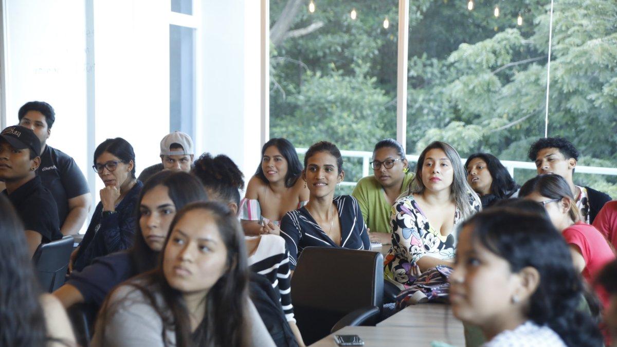 Los promotores de 'Ideas por Ecuador' han realizado encuentros con jóvenes en varias provincias.