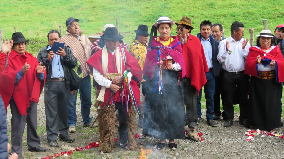 Los personajes de las fiestas recibieron las vestimentas típicas puruhá.