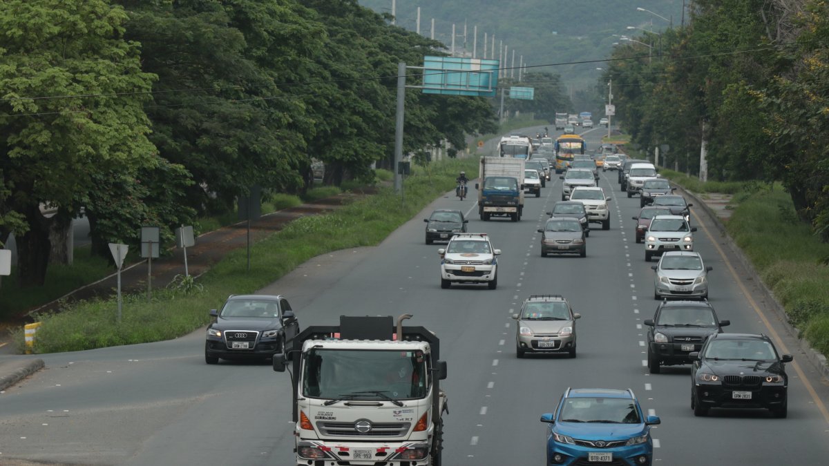 Vía a la costa. El tránsito en esa arteria podría llegar a su tope cuando se ejecuten los proyectos que lleva a cargo la Municipalidad.