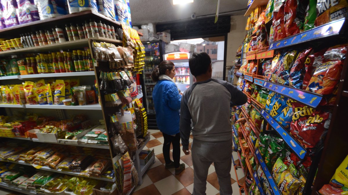 Guayaquil. En algunos sectores de la ciudad la venta en las tiendas se incrementa a partir de las 10:00.