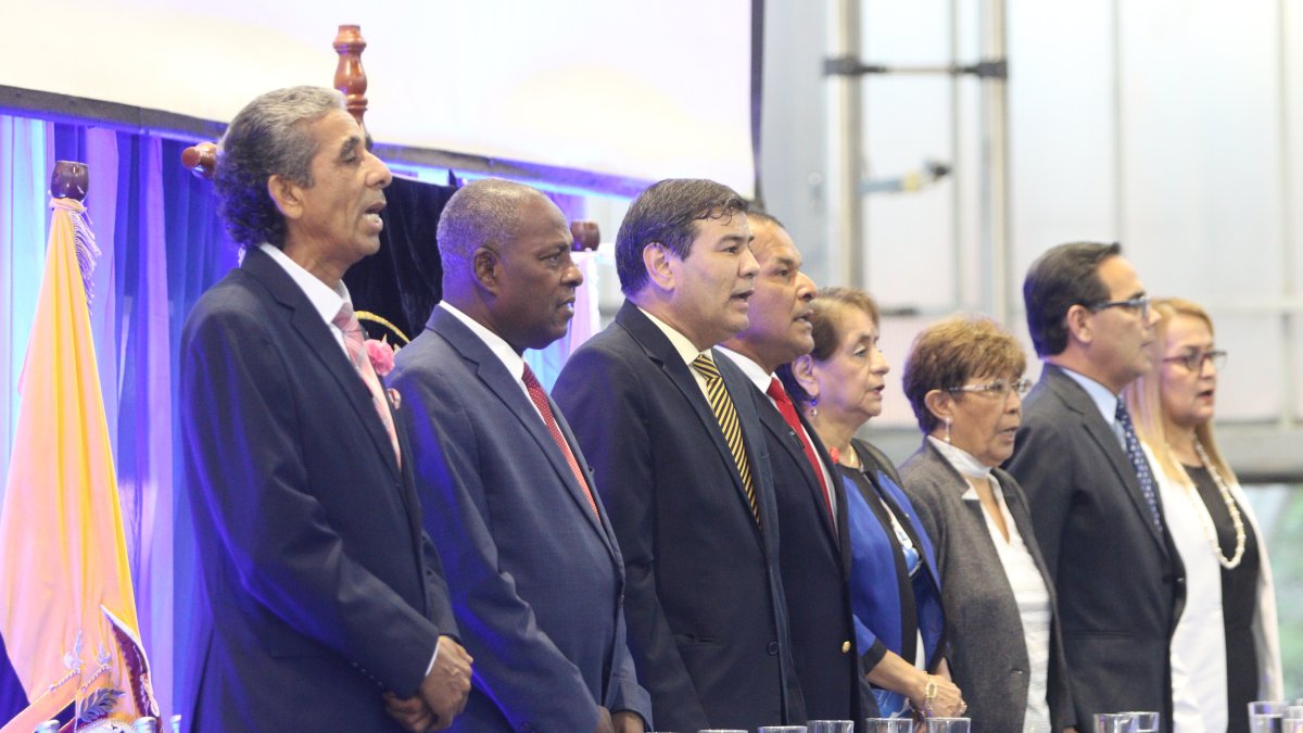 Celebración. Jimmy Salazar entregó reconocimientos a colegas, por el Día del Abogado, el pasado 20 de febrero. Un evento que sería el último que dirige Salazar, actual presidente del gremio.