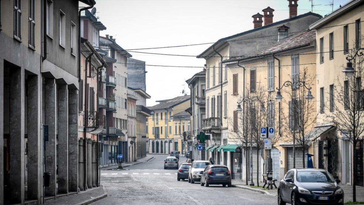 Calles céntricas de Italia vacías a plena luz del día durante la cuarentena por coronavirus