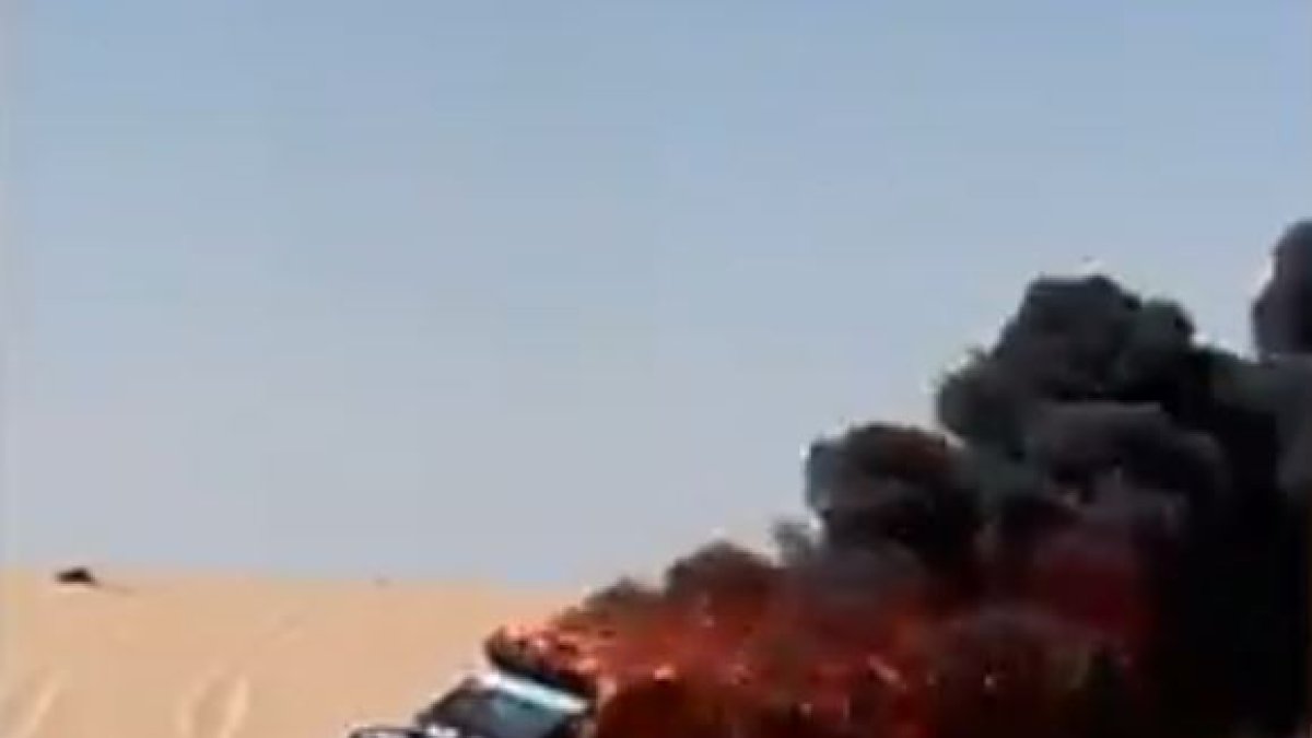 Aún no se establece el origen del incendio del auto que conducía el piloto ecuatoriano.