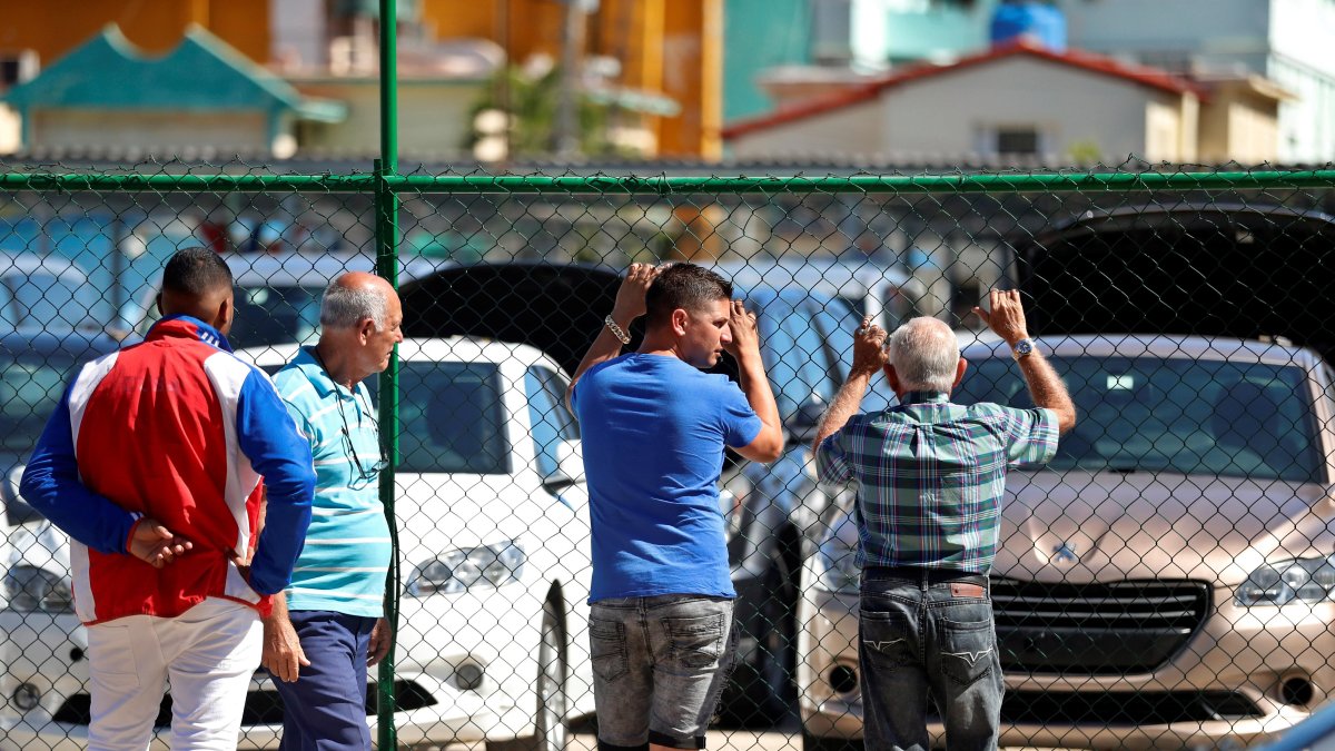 El Gobierno cubano grava con 800 % la compra de un vehículo.