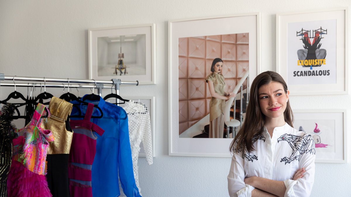 Asegura que tener su atelier en Madrid le permite un mayor crecimiento profesional.