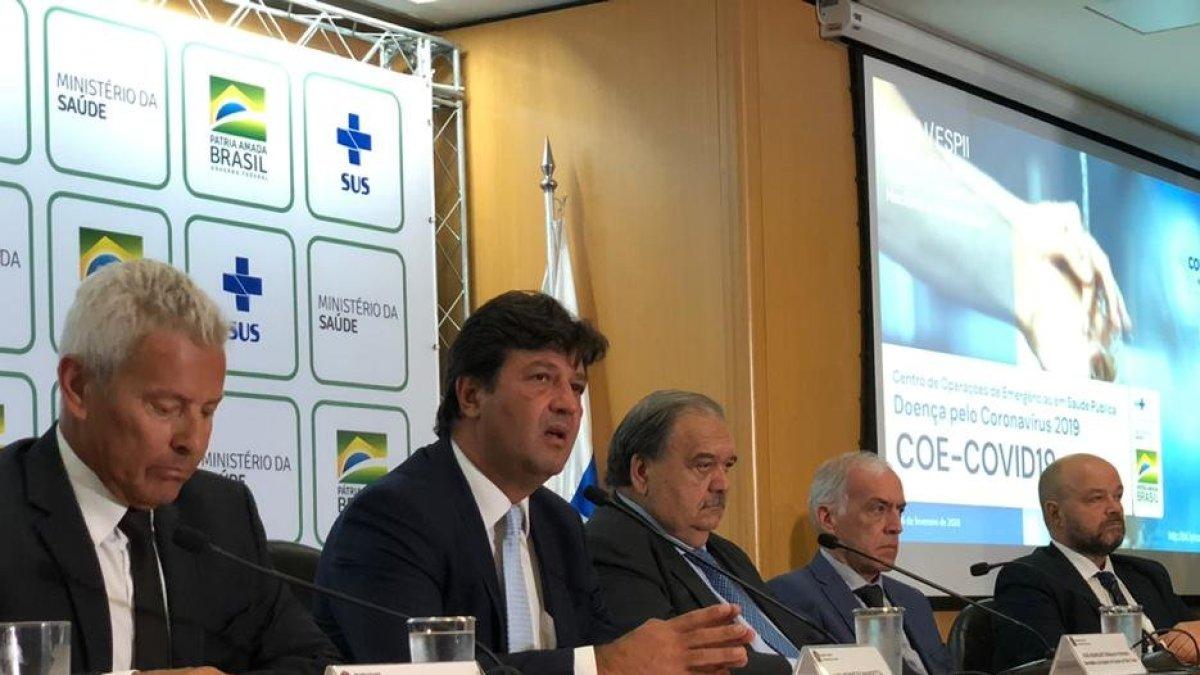 Los representantes del Ministerio de Salud de Brasil durante la conferencia de prensa de este miércoles 26 de febrero.