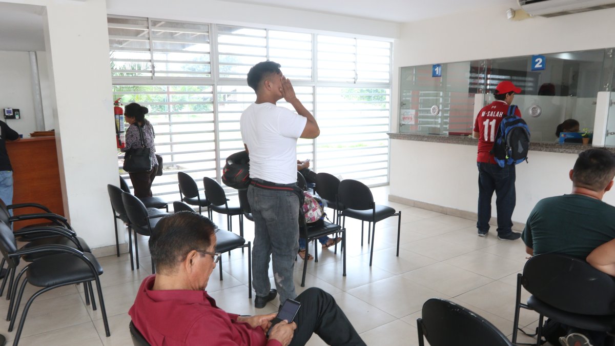 Padres de familia acudieron a los distritos educativos para exponer sus quejas sobre la asignación de colegios.