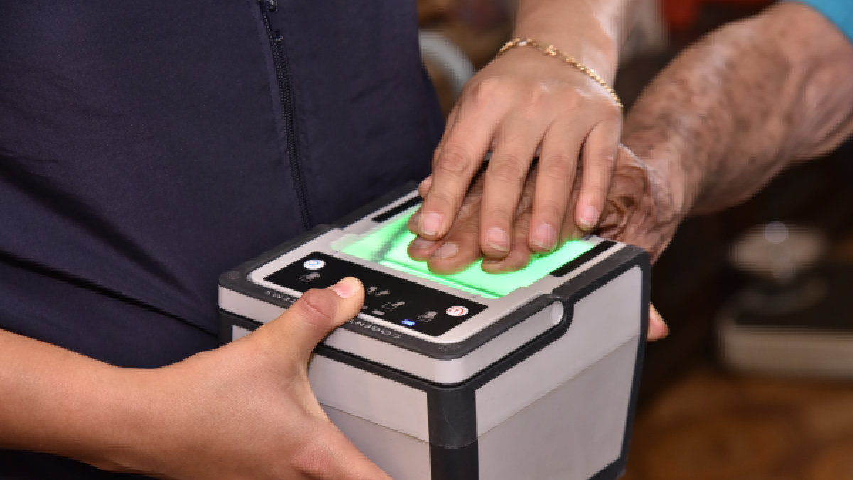 Los adultos mayores de más de 100 años podrán actualizar el documento de identidad.