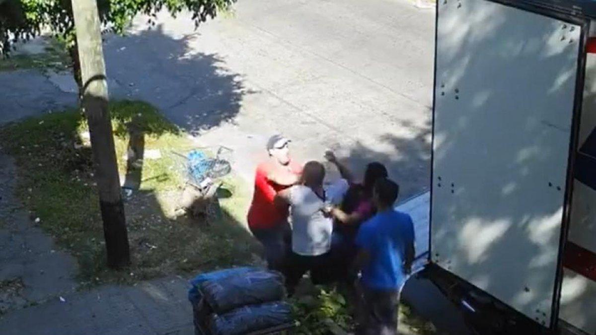 Un momento de la pelea luego de la alusión al coronavirus.