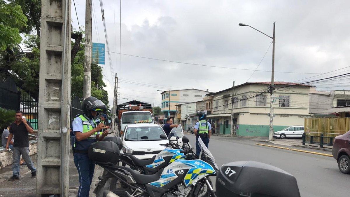 Con motos patrullas los agentes realizaron el operativo.