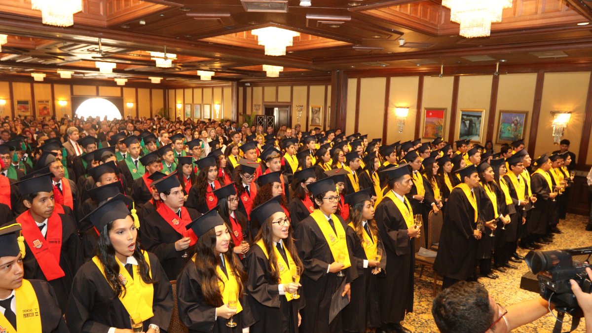 Los graduados se mostraron emocionados por culminar el colegio, pero tristes porque dejan a sus amigos, maestros y al plantel del cual se siente orgullosos.