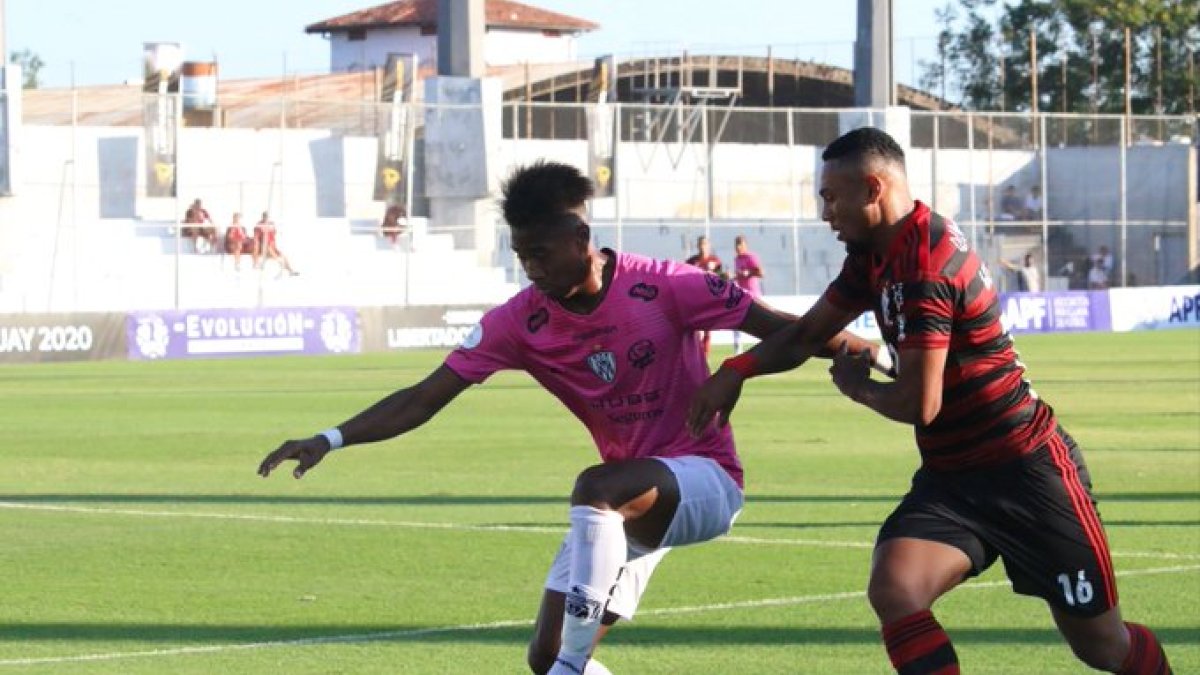 Los jugadpores de Independiente del Valle lucieron superiores en el primer tiempo y hasta fallaron un penal.