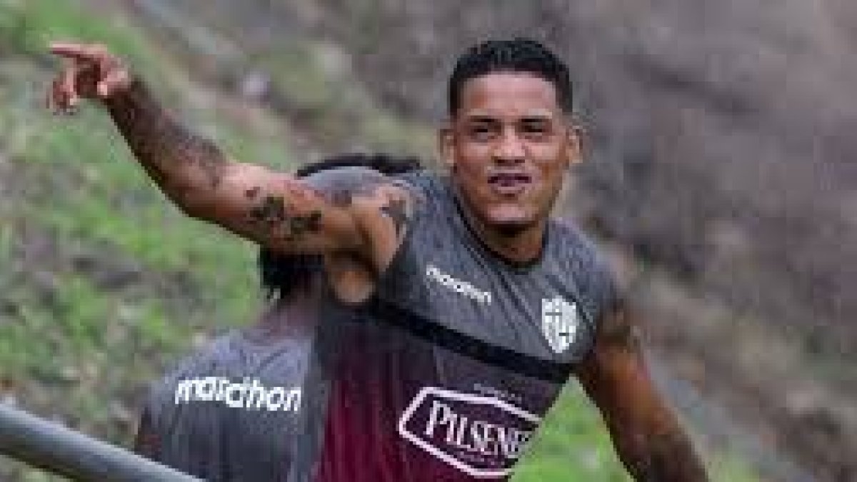 Elpolémico Michael Arroyo aún no ha definido su situación contractual con los amarillos.