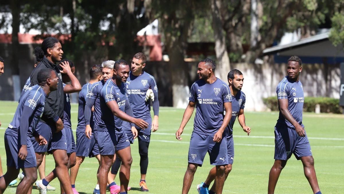 En Liga de Quito hay jugadores como Billy Arce, Junior Sornoza y Cristian Martínez que terminan su convenio el 31 de diciembre. En Barcelona pasa algo similar con Emmanuel Martínez)