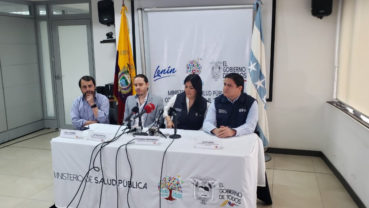 La ministra de Salud, Catalina Andramuño, hizo el anunció la mañana de este sábado 29 de febrero.