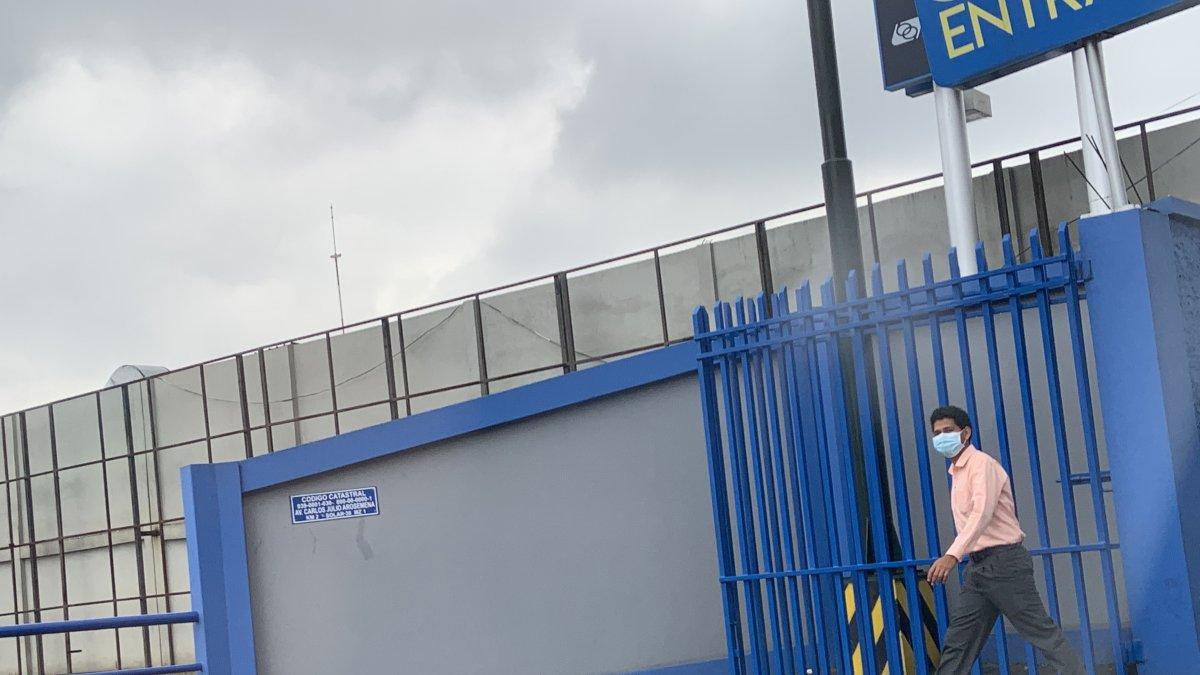 Los guayaquileños recurren a las mascarillas como medida de prevención ante el coronavirus.