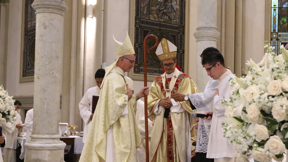 La ordenación del nuevo arzobispo auxiliar de Guayaquil se realizó en la Catedral Metropolitana.