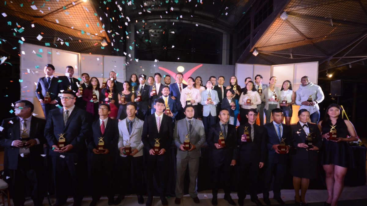 Los deportistas reconocidos como los mejores de 2019 del Team Pichincha.