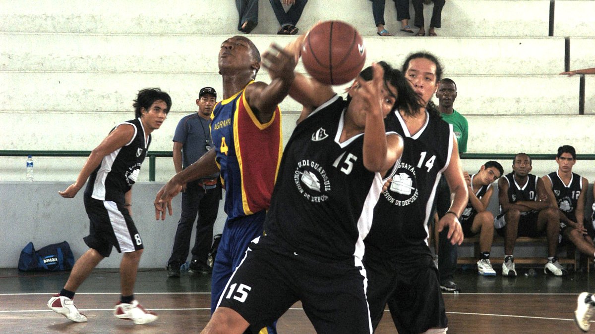 Los estudiantes universitarios también tiene acceso al deporte