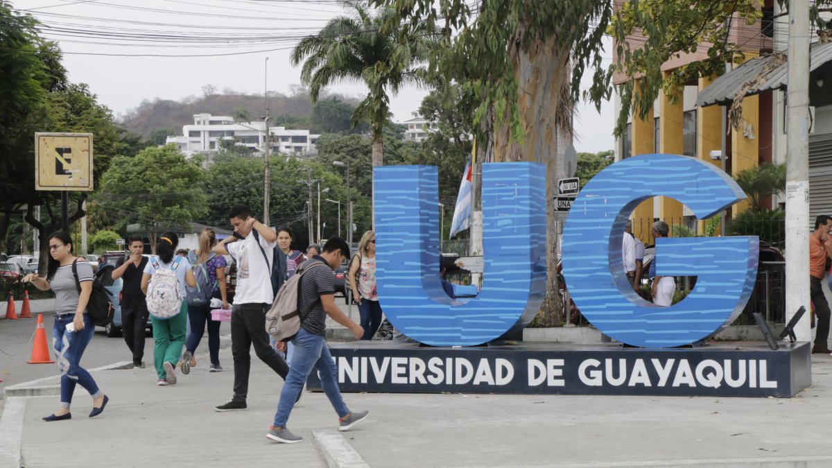 Los estudiantes de la Universidad de Guayaquil se mantienen en clases virtuales por la emergencia sanitaria