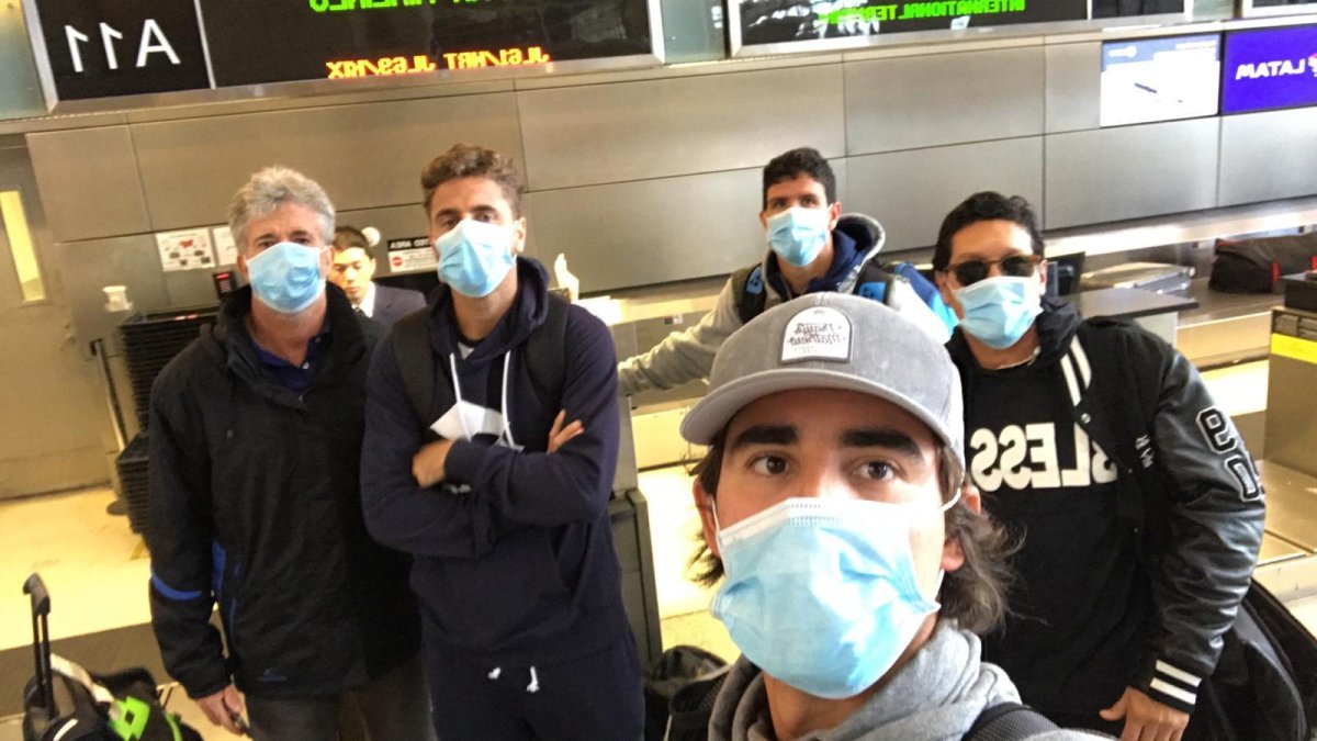 Raúl Viver, capitán Copa Davis, junto a Roberto Quiroz, Emilio Gómez, Diego Hidalgo y Gonzalo Escobar, jugadores tricolores.