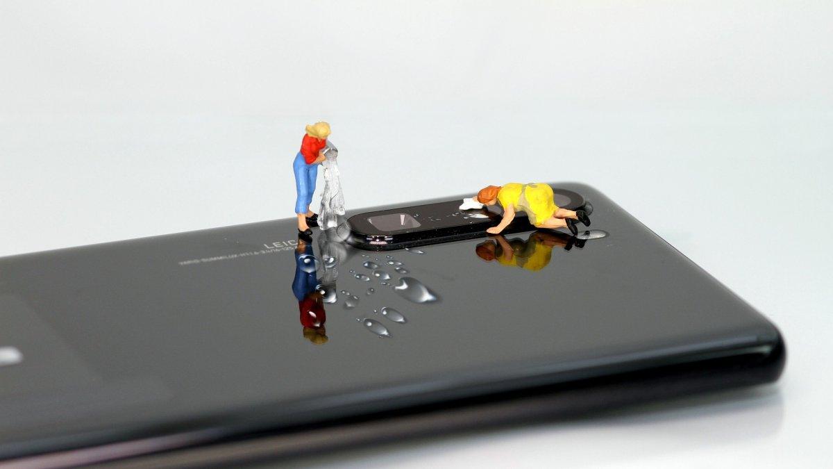 La superficie del móvil se convierte en una incubadora de gérmenes y bacterias.