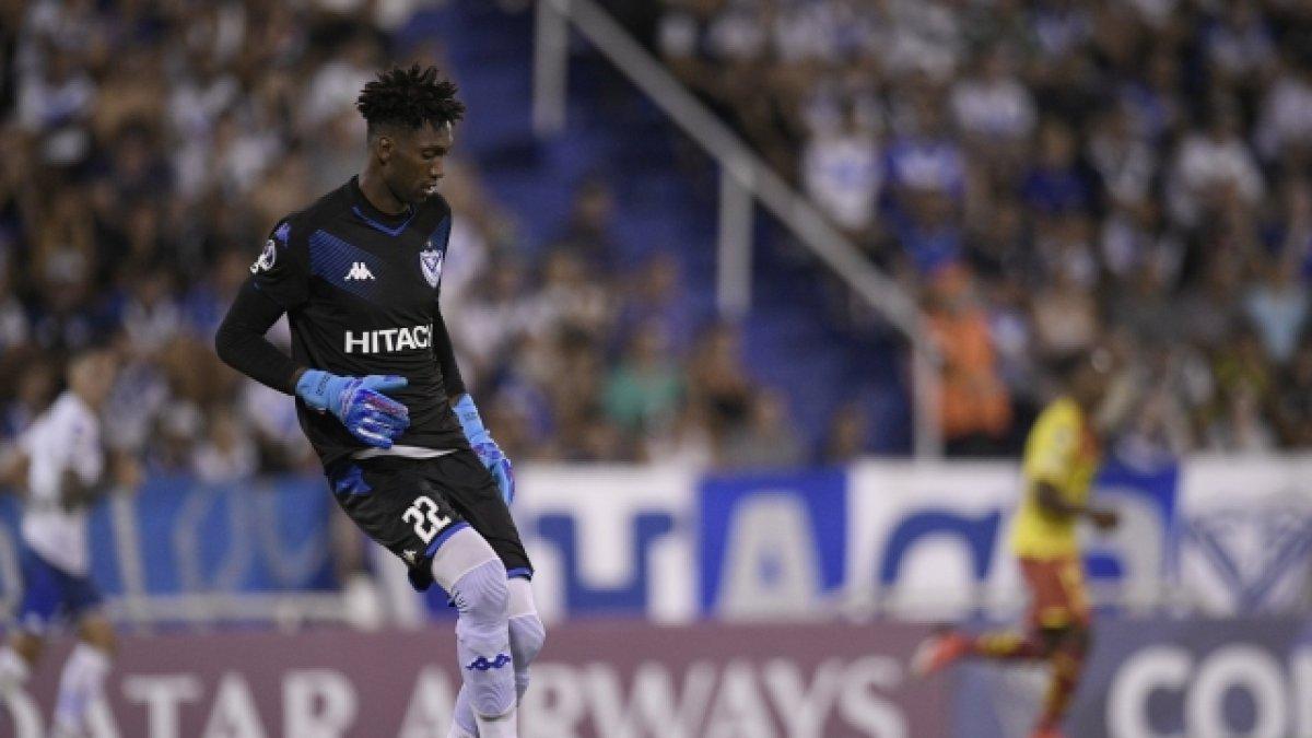 Alexander Domínguez milita actualmente en el Vélez Sarsfield.