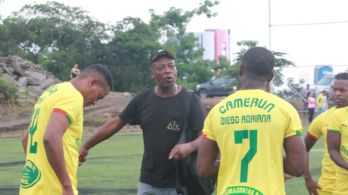 Tulio Quinteros, recordada figura de Barcelona y de la selección ecuatoriana, es el entrenador del equipo Junior.