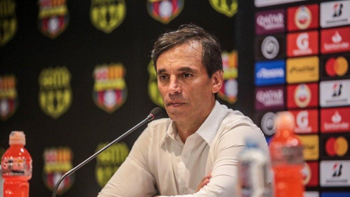 Fabián Bustos desea contar con más alternativas en Barcelona.