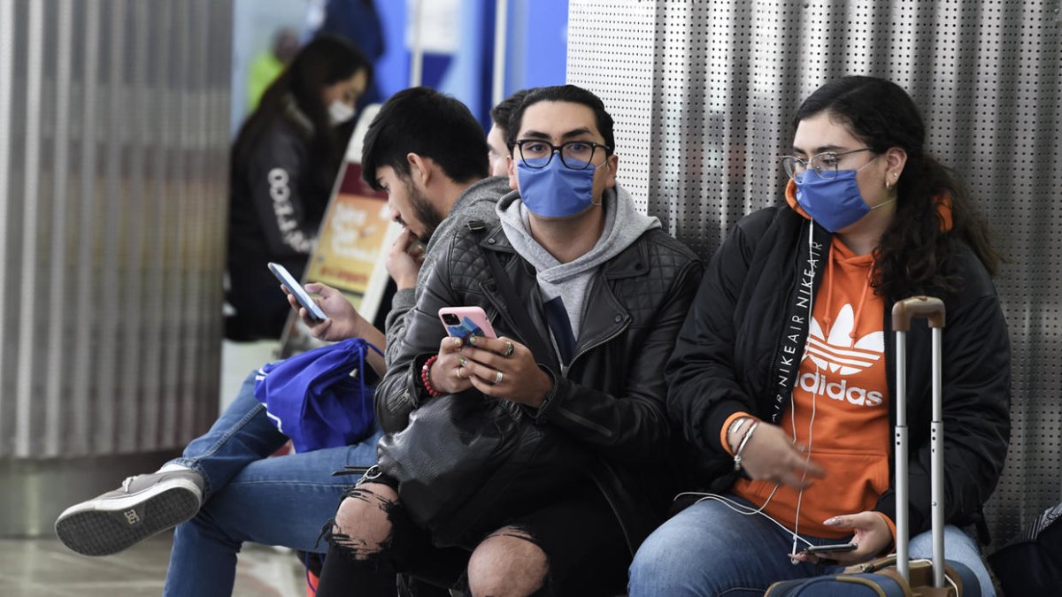 Tras conocerse el primer caso de coronavirus, tanto el gobierno como los ciudadanos han decidido tomar medidas.