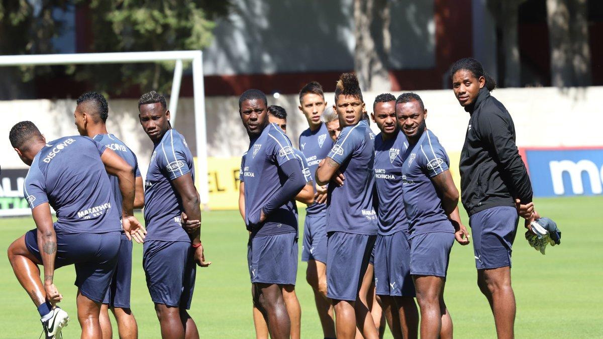Liga de Quito quedó listo para medir mañana a River Plate por la Copa Libertadores.