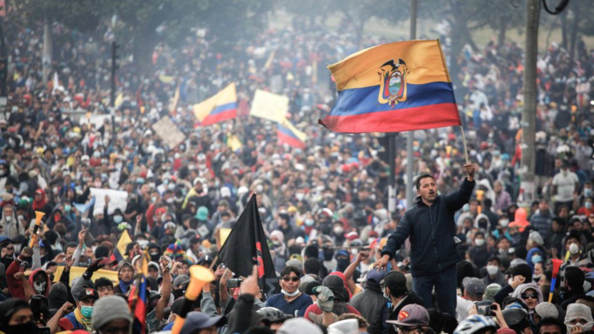 Las protestas de octubre dieron paso a la reflexión sobre lo alcanzado y lo pendiente en cuarenta años de democracia.