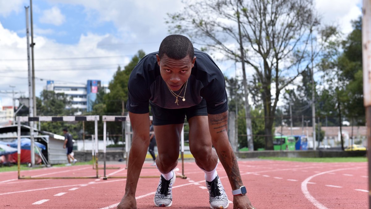 Álex Quiñónez se ubica en el cuarto lugar del ranking mundial de los 200 metros planos. En el Mundial de atletismo obtuvo el bronce.