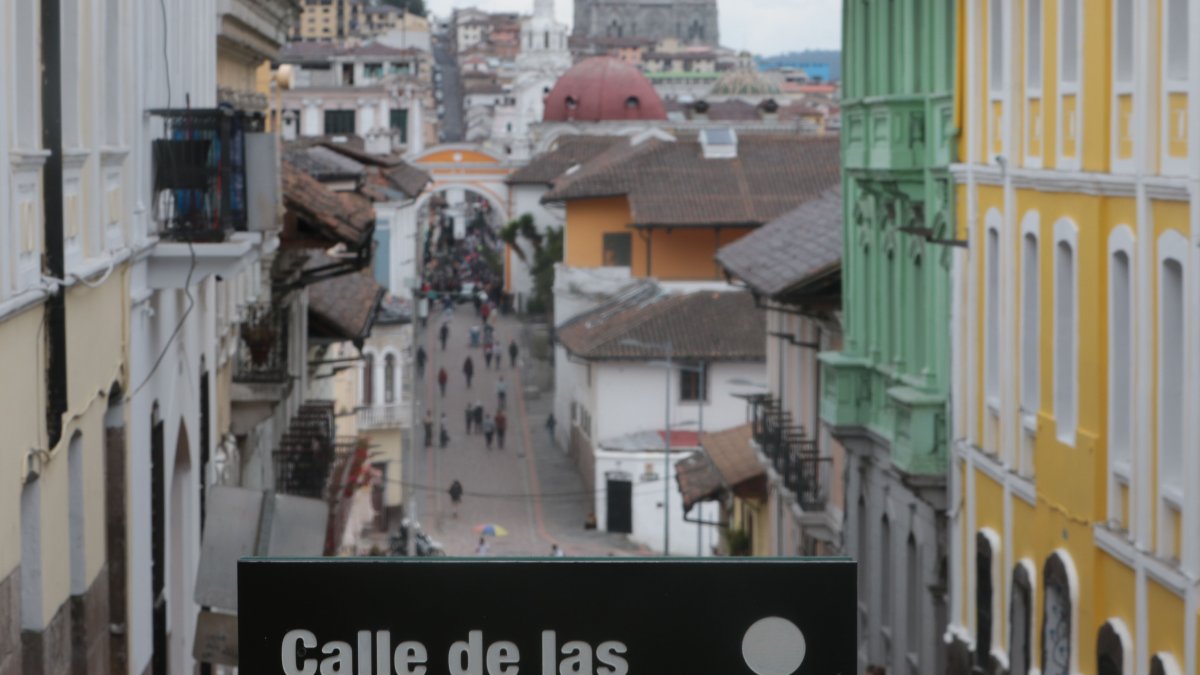 Recorrido por la calle de la 7 cruces, en la Garcia Moreno.  02  de marzo del 2020.    HENRY LAPO 





Agencia (ag-extra ag-expreso ag-quito)