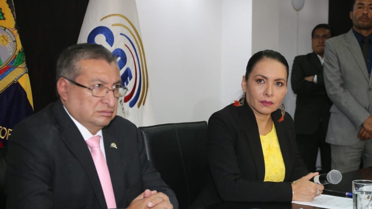 La presidenta Diana Atamaint y el consejero José Cabrera desmiente la elaboración de cualquier reglamento especial.