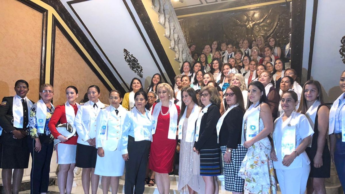 Sesión. Entre las homenajeadas estuvieron doctoras, periodistas y educadoras.