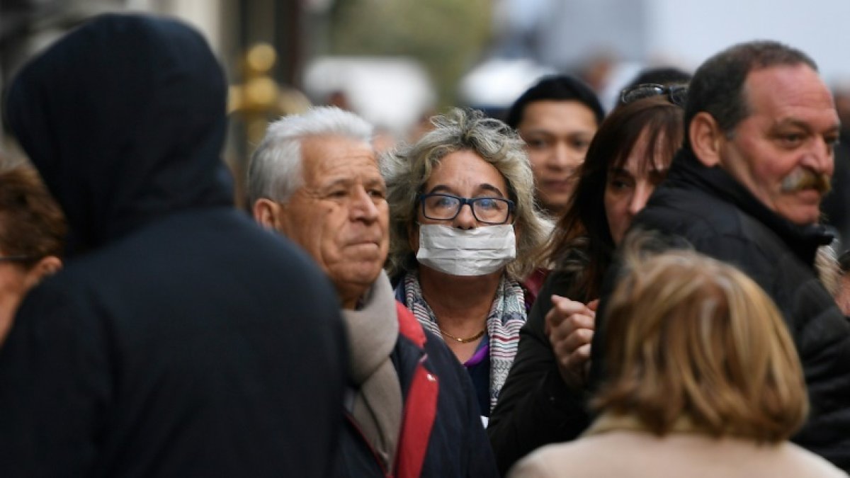Los investigadores indican que es posible que el virus infecte y llegue a dañar las células en el epitelio nasal.