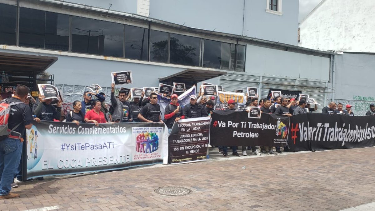 Los trabajadores petroleros hicieron un plantón en la Asamblea Nacional