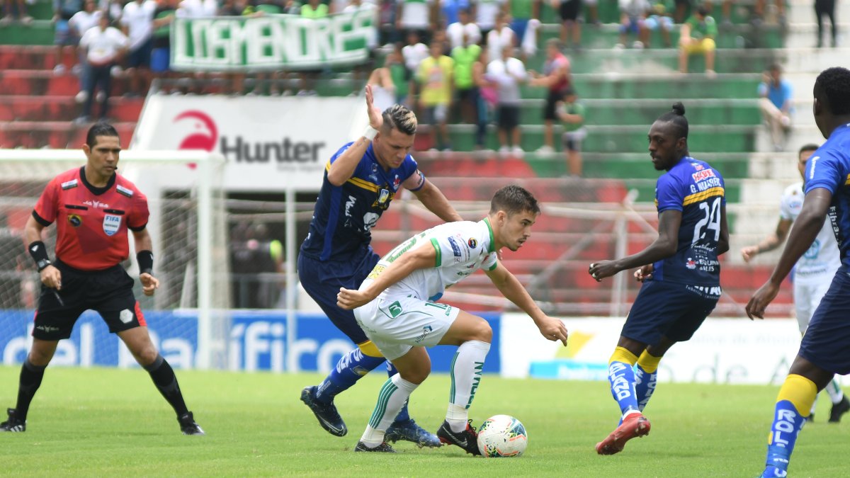 Liga de Portoviejo se impuso en el Clásico manabita ante Delfín.