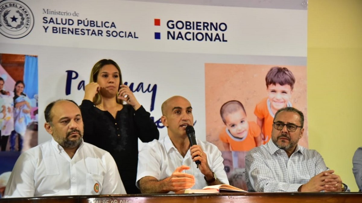 El ministro de Salud de Paraguay, Julio Mazzoleni, recalcó que la cartera viene aplicando los protocolos aprobados por la Organización Mundial de la Salud (OMS).