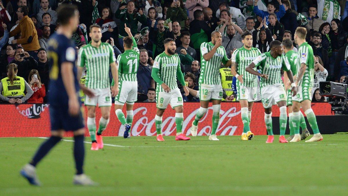 Los jugadores del Real Betis festejan el segundo tanto, que al final sirvió para la victoria sobre el Real Madrid