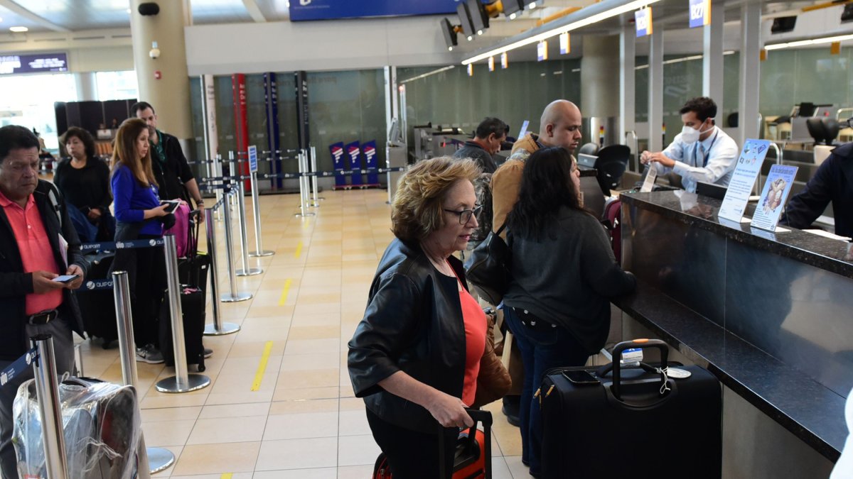 Los pasajeros internacionales a su arribo a Ecuador deberán presentar el formulario lleno.