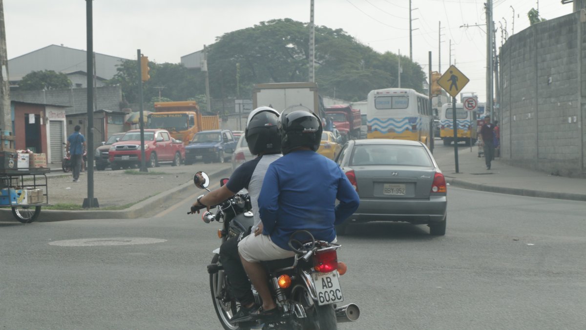 Hecho. La medida existe desde el 2017, pero se aplicaba solo entre las 19:00 y 04:00.