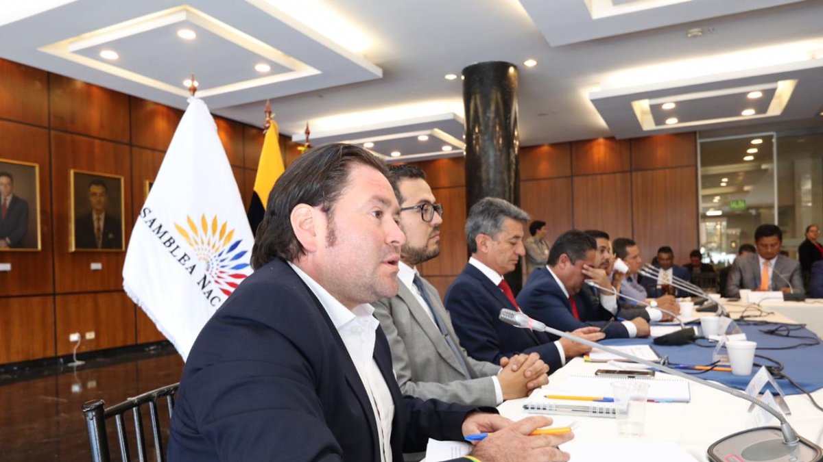 Los miembros de AME sesionaron y adoptaron una serie de decisiones en favor del gremio.